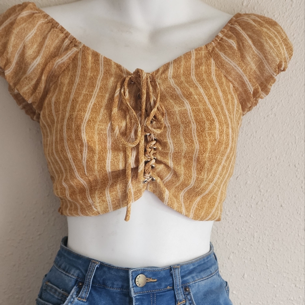 SHEIN Tan and Cream Ruched Crop Top Whit Shorts, Size (S) "OUFITS"